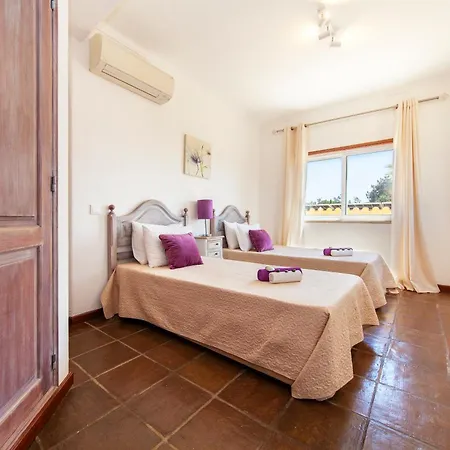 Palms - Moradia Tranquila Com Piscina Aquecível - Galé, Villa