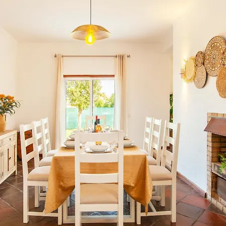Palms - Moradia Tranquila Com Piscina Aquecivel - Gale, Villa *